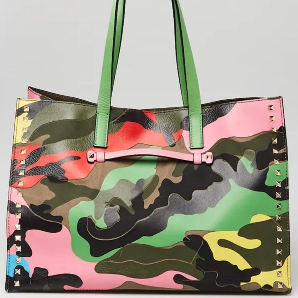 ISO VALENTINO Multicolor Camo Print Rockstud Tote Bag